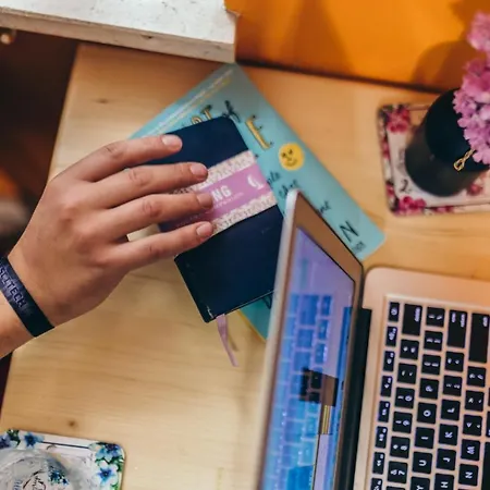 Hostal Booze & Snooze Social