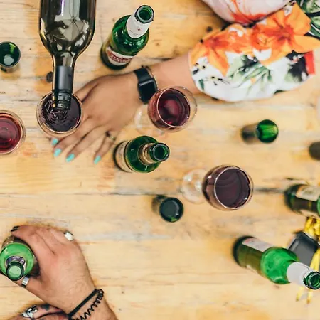 Hostel Booze & Snooze Social