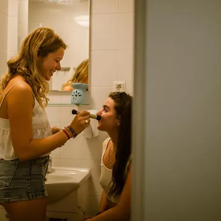 Hostel Booze & Snooze Social