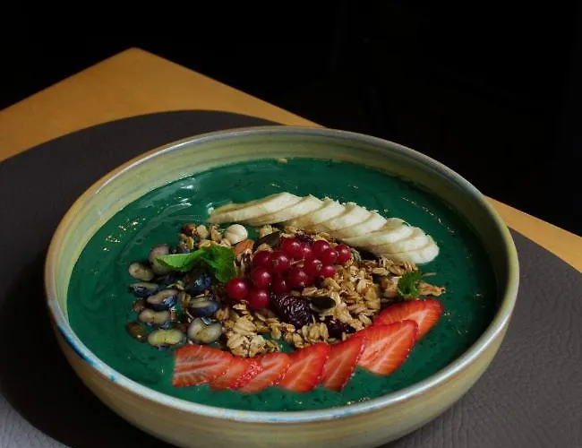 Booze & Snooze Social Hostel *