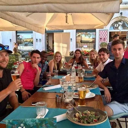 Hostel Booze & Snooze Social