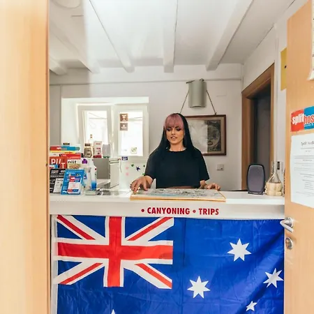 Booze & Snooze Social Hostel Σπλιτ