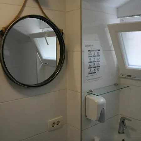 بيت شباب Booze & Snooze Social