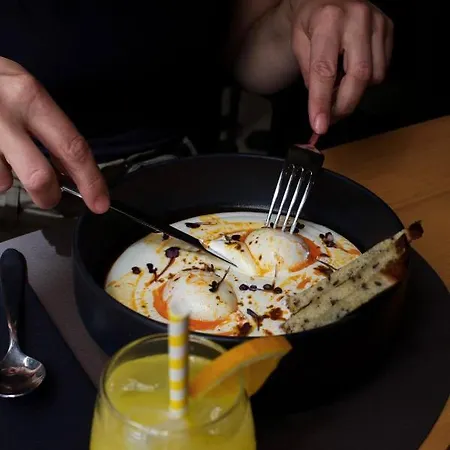 بيت شباب Booze & Snooze Social *