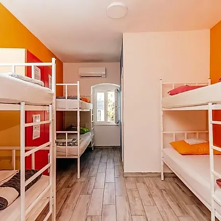 Booze & Snooze Social * スプリト