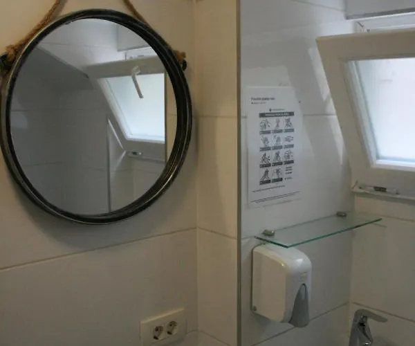 Hostel Booze & Snooze Social