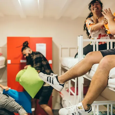 Booze & Snooze Social Vandrarhem