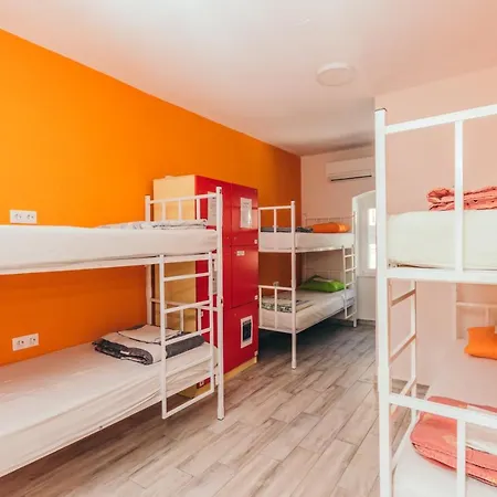 Booze&snooze Hostel