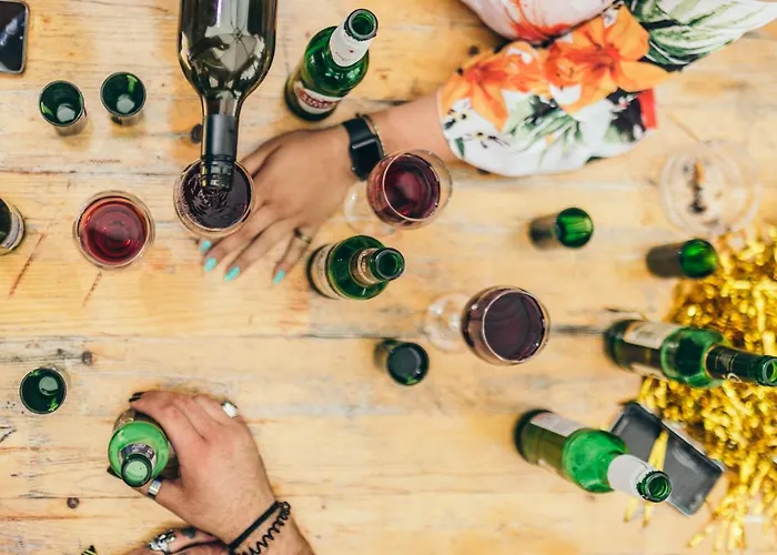 Hostel Booze & Snooze Social