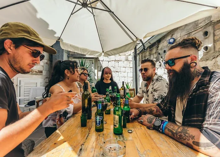 Hostel Booze & Snooze Social